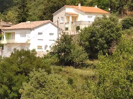 ensemble de deux maisons individuelles à flanc de colline l'orée des cévennes et de l'ardè