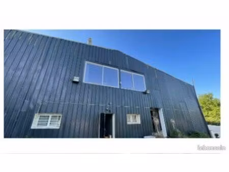 ? à louer ou à vendre – entrepôt de 1 200 m² sur 2 niveaux – breuillet