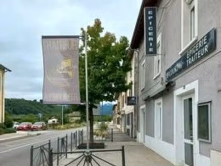 ? local commercial – ancien bar / restaurant ?️ cuisine professionnelle – terrasse – axe t