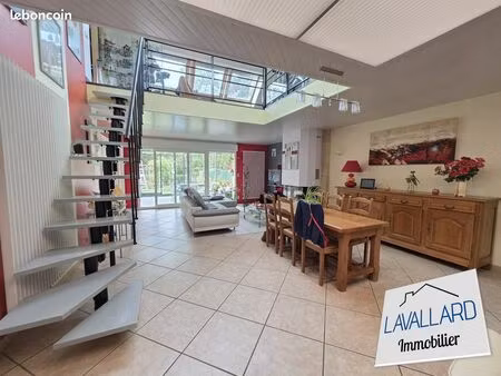 propriété 5 pièces 165 m²
