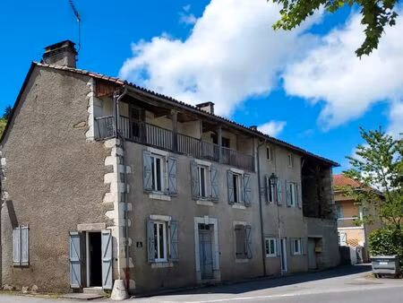 grande maison de village