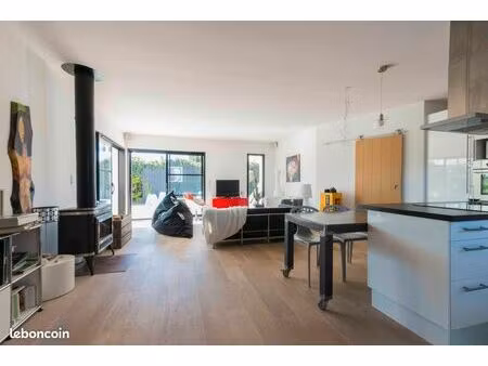 élégante maison de plain-pied climatisée avec jardin– 3 chambres – environnement boisé