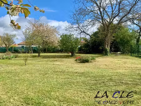 terrain 1160 m² benet