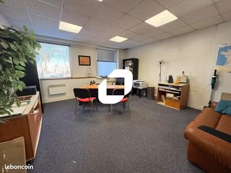 bureau 83 m²
