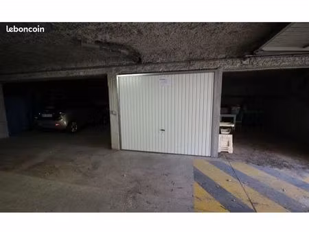 garage/ place parking à louer