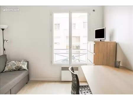 studio meublé de 21m2 secteur monplaisir  à 500m du métro