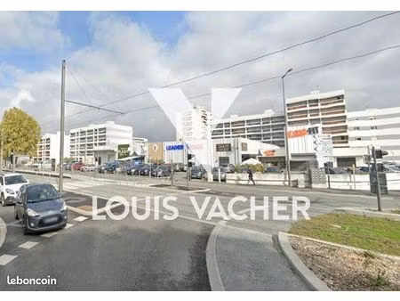 local commercial 150 m²