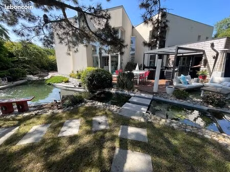 maison 5 pièces 240 m²