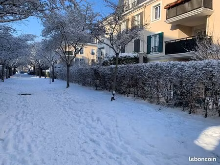 rez-de-jardin 4 pièces avec grande terrasse & jardin – parking + box