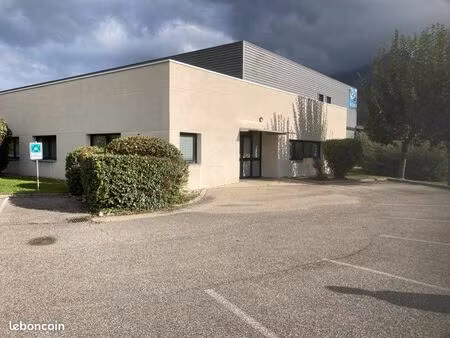 bâtiment industriel 1200m² (dont 200m² bureaux) – 2 ponts roulants – zi fontaine – 1 2m