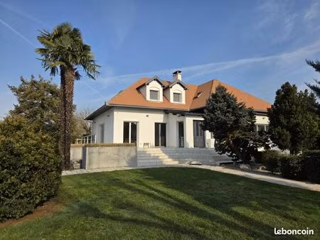 maison 10 pièces 250 m²