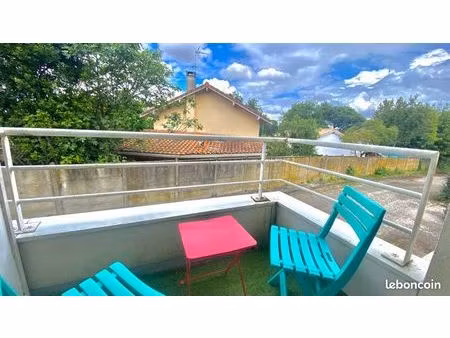 studio meublé 20m2 balcon  parking  piscine