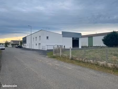 a louer local pro   entrepôt