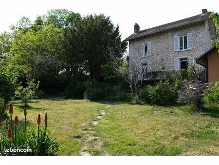 ? giverny – belle propriété constituée de 3 bâtiments indépendants. a 10 mn à pieds des mu