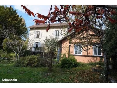 ? propriété rare à giverny – 3 bâtiments indépendants avec vue sur le marais – 630 000