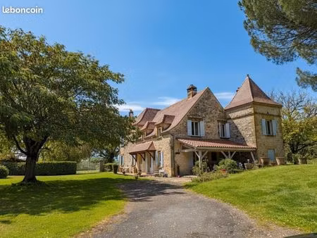 maison 7 pièces 2 409 m²