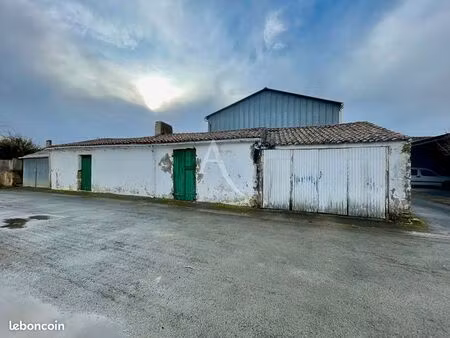 parking/box 2 pièces 110 m²