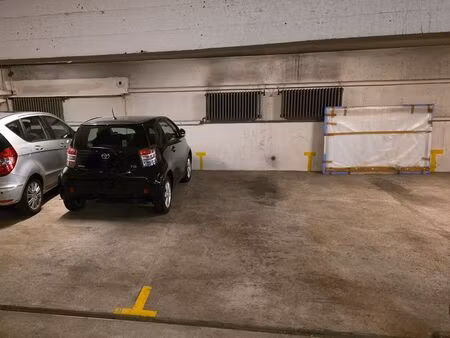 vends place parking bineau / victor hugo