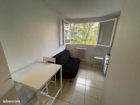 studio meublé et rénové à 10 min du rer a à pied