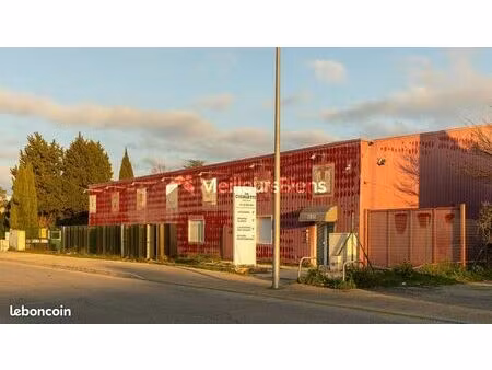 local bureaux 2 900 m²