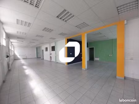 bureau 521 m²