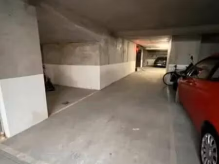 place de parking prive