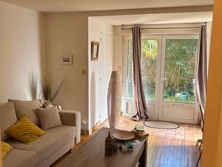 location studio meublé avec jardinet hyper centre et accès saint-goustan