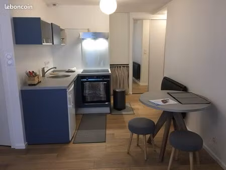 location grand studio meublé