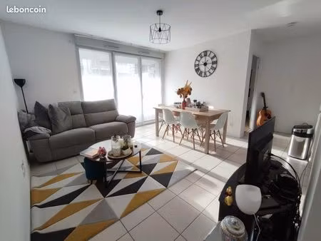 appart t3 centre ville  résidence arborée   grande terrasse de 15m2  2 parking ss  loyer p