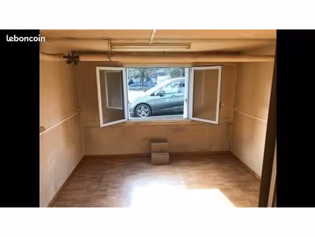 local ou bureau 13m2 avec électricité et fenêtre. pas d’eau. dispo de suite