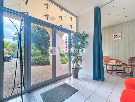 local commercial 33 m² chambery