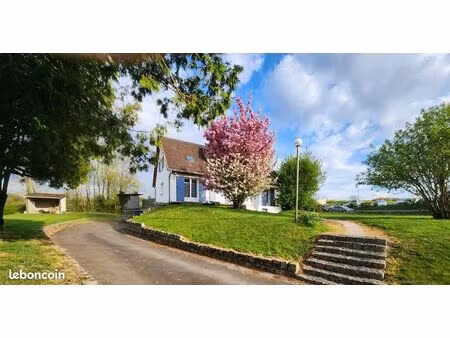 pavillon traditionnel rénové – 167 m² – 5 chambres – sous-sol complet – terrain 2700 m² – 