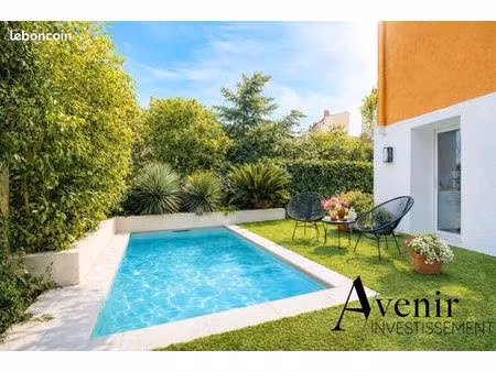 maison 8 pièces 365 m²