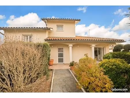 maison familiale avec piscine – meyzieu grand large