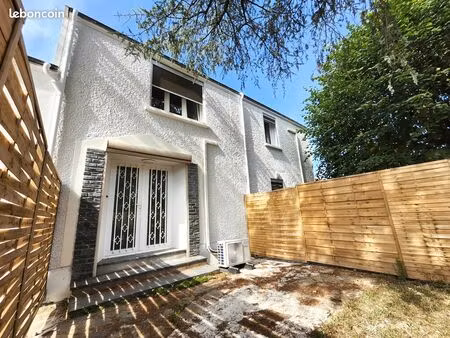 maison appartement avec chambre  bureau et jardin
