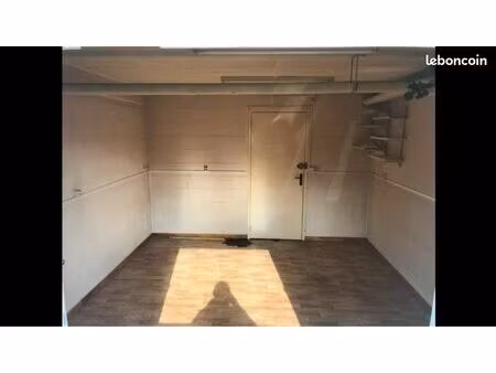 bureau ou stockage avec fenêtre et électricité. pas d’eau. dispo 05/10