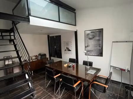 bureau entier - 42 m² au sol - front populaire (ligne 12)