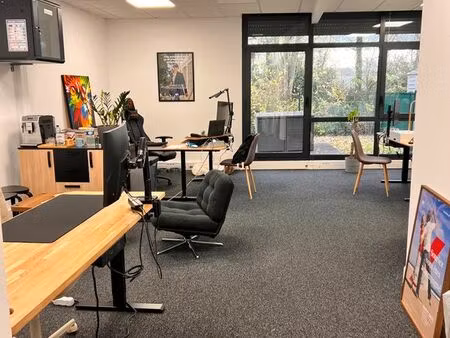 rare a serris - 67 m² de bureaux en rdc avec jardin