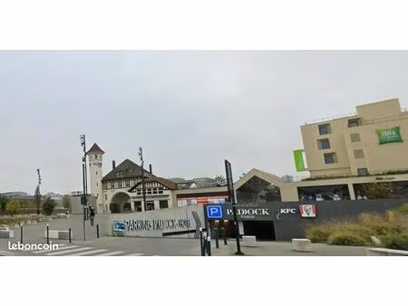 boutique 283 m² romainville