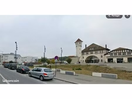 boutique 100 m² romainville