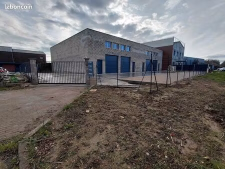 dépôt / entrepôt de stockage