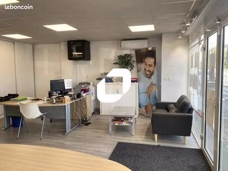 local commercial 136 m²