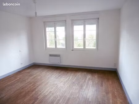 studio communal avec cave et place parking