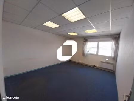 bureau 150 m²