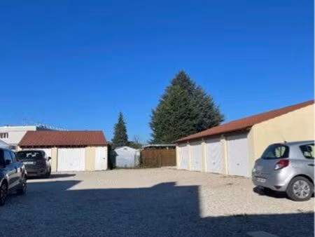 box de 14 m2 sécurisé à 5 min de brie-comte-robert