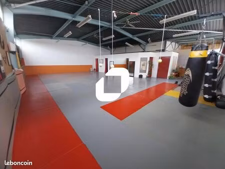 local d'activité 214 m²