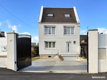 maison familiale rénové et ravalée   5 pièces  4 chambres