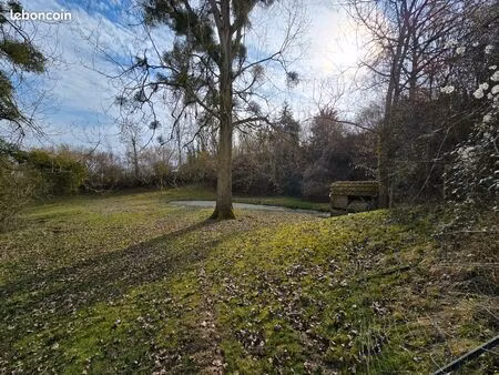 vend terrain de 44 ares avec mare