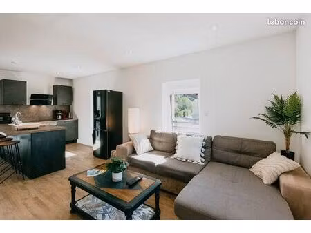 t3 meublé avec balcon  cave   place de parking