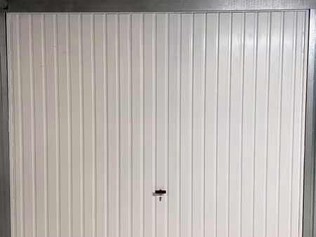 parking/box 10 pièces vaulx en velin